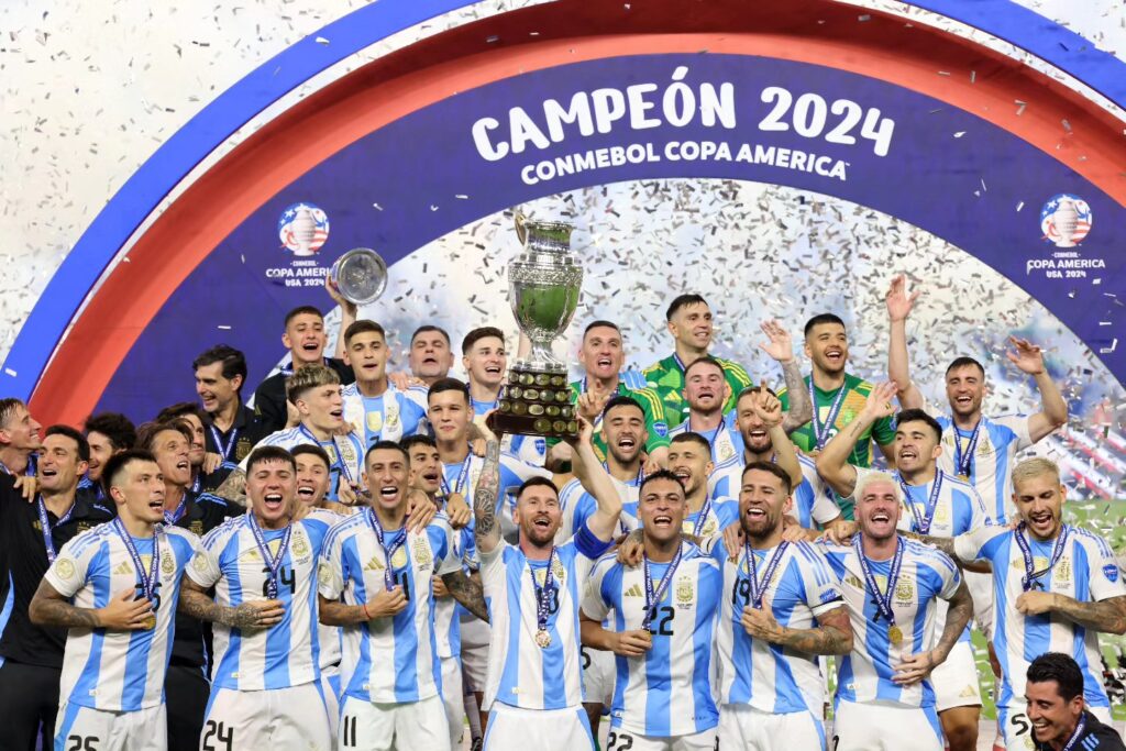 Say hello to the TWICE CHAMPION OF AMERICA. Photo Credits : AFA - Selección Argentina