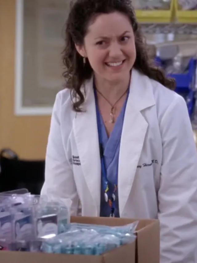 In this image, starring Kali Rocha acting as a intern doctor in gray anatomy web series