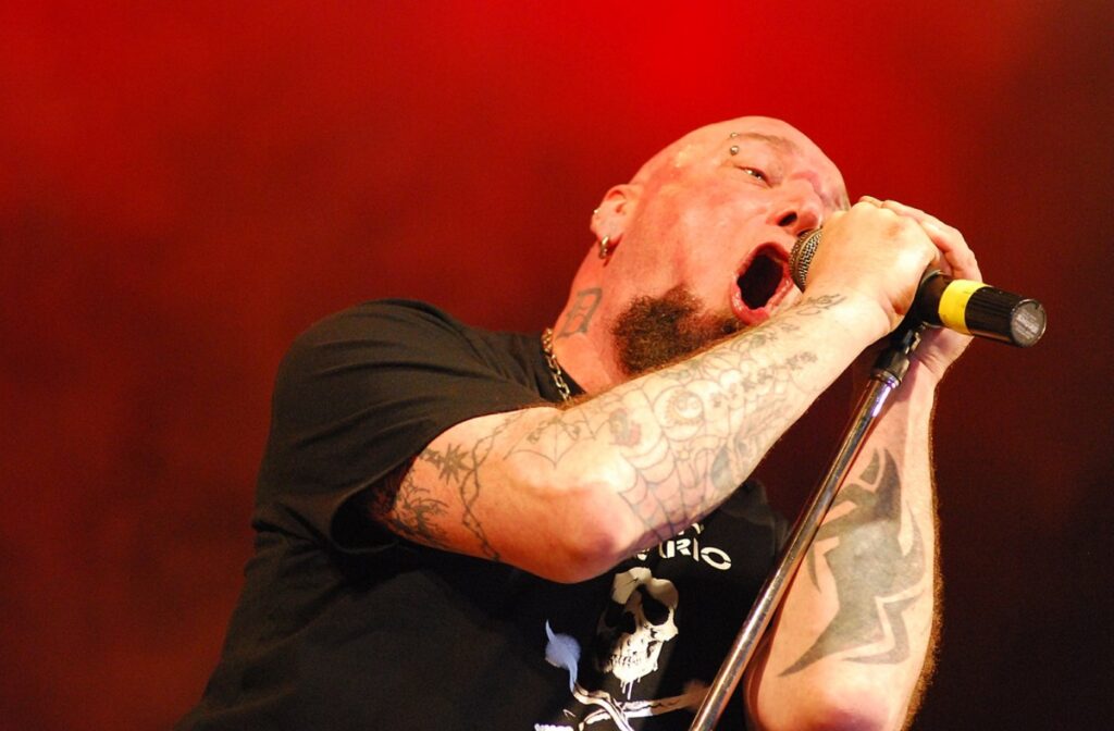 Paul Di'Anno was performing on the stage.