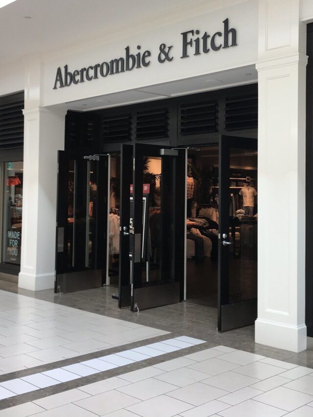 Abercrombie & Fitch Dadeland Mall Miami.