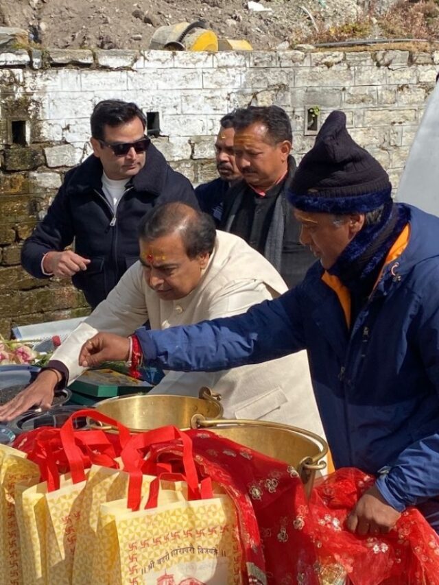 RIL chairman Sh Mukesh Ambani prayed at Shri Badrinath and Shri Kedarnath dhaam on Sunday morning 🙏