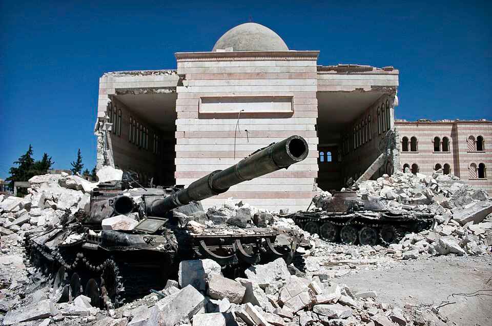 Two destroyed tanks in front of a mosque in Azaz, Syria. Photo Source: Christiaan Triebert (CC BY 2.0)