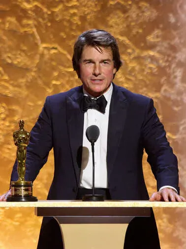 Tom Cruise Recieving Oscar