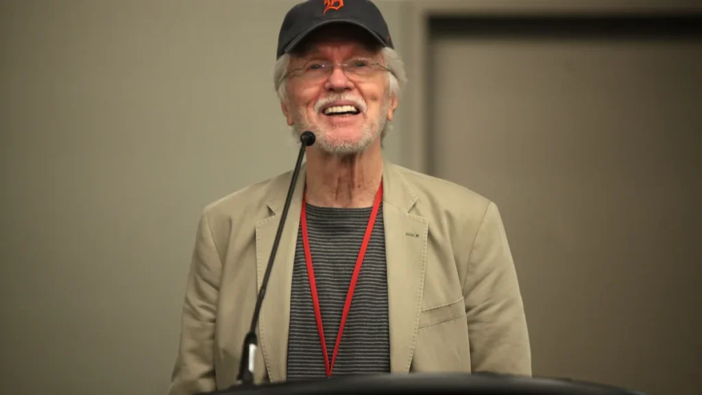 Actor Tom Skerritt speaking at the 2014 Phoenix Comicon Fan Fest in Glendale, Arizona